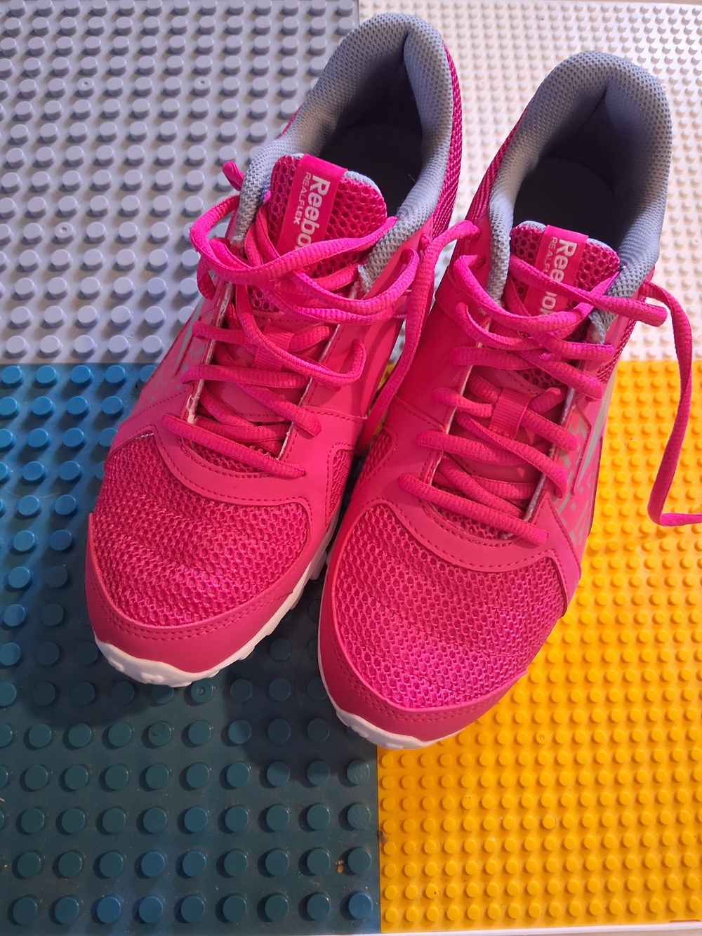 Reebok Women's Hot Pink Mesh Trainer Sneakers Sz 9